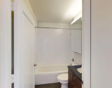 330 East 38th Street - Photo Thumbnail 3