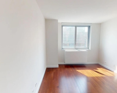 330 East 38th Street - Photo Thumbnail 2