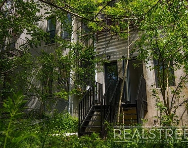 1044 Putnam Avenue - Photo Thumbnail 7