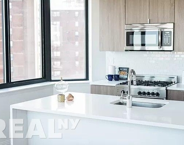 E 94th St - Photo Thumbnail 3