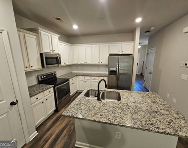 3004 Bayrose Circle - Photo Thumbnail 11