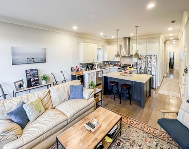 1241 W Oakdale Ave - Photo Thumbnail 3