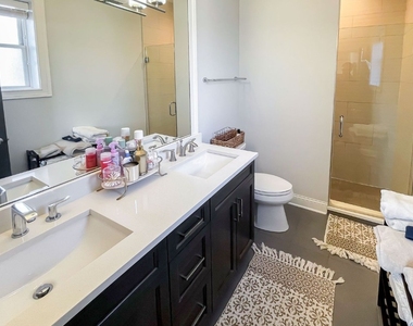 1241 W Oakdale Ave - Photo Thumbnail 7
