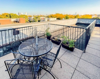 1241 W Oakdale Ave - Photo Thumbnail 10