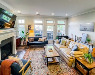 1241 W Oakdale Ave - Photo Thumbnail 2