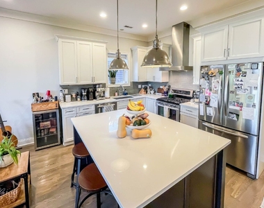 1241 W Oakdale Ave - Photo Thumbnail 1