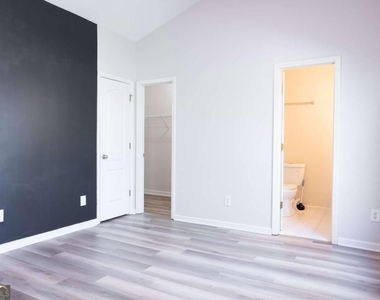 1232 Harris Commons Place - Photo Thumbnail 13