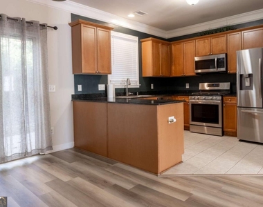 1232 Harris Commons Place - Photo Thumbnail 6