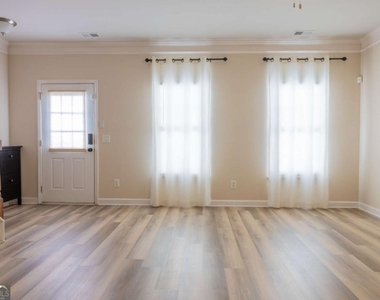 1232 Harris Commons Place - Photo Thumbnail 10