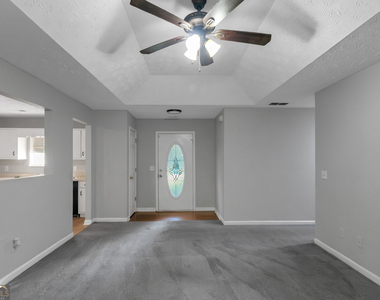 585 Mountainview Drive - Photo Thumbnail 3