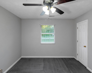 585 Mountainview Drive - Photo Thumbnail 18
