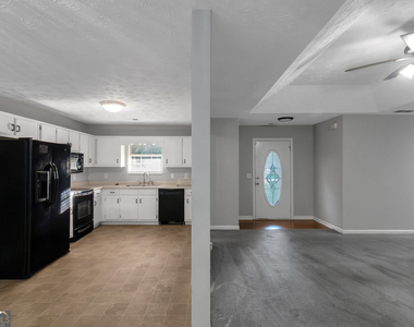 585 Mountainview Drive - Photo Thumbnail 8