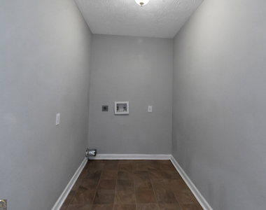 585 Mountainview Drive - Photo Thumbnail 29