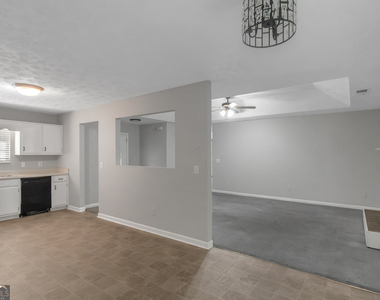 585 Mountainview Drive - Photo Thumbnail 7