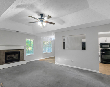 585 Mountainview Drive - Photo Thumbnail 4