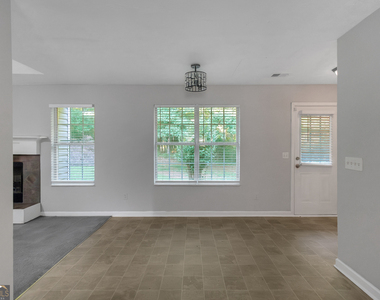 585 Mountainview Drive - Photo Thumbnail 6
