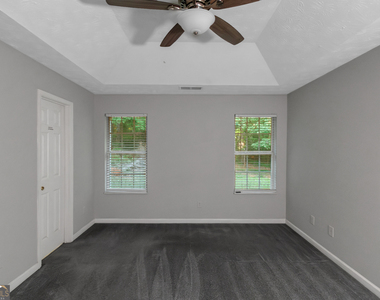 585 Mountainview Drive - Photo Thumbnail 15