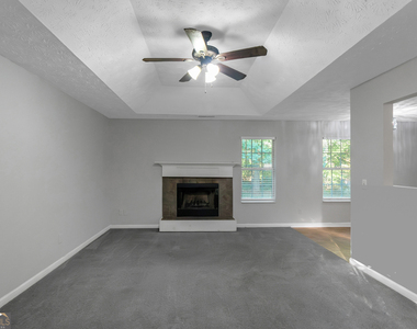 585 Mountainview Drive - Photo Thumbnail 5