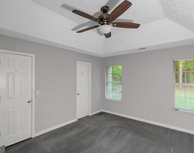 585 Mountainview Drive - Photo Thumbnail 12