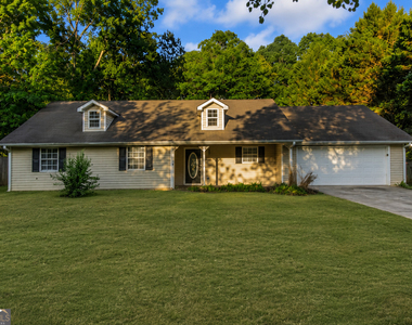 585 Mountainview Drive - Photo Thumbnail 2
