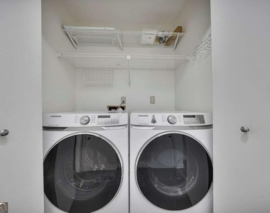 635 Anderson Walk - Photo Thumbnail 15