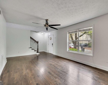 635 Anderson Walk - Photo Thumbnail 6