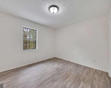 635 Anderson Walk - Photo Thumbnail 20