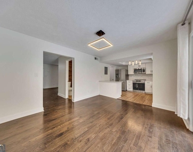 635 Anderson Walk - Photo Thumbnail 10