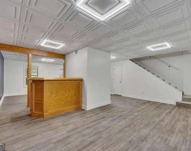 635 Anderson Walk - Photo Thumbnail 24