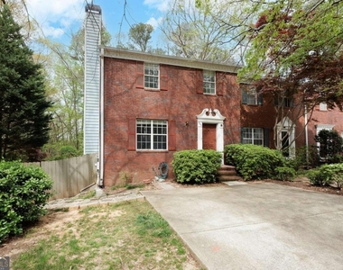 635 Anderson Walk - Photo Thumbnail 1