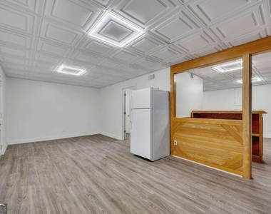 635 Anderson Walk - Photo Thumbnail 25