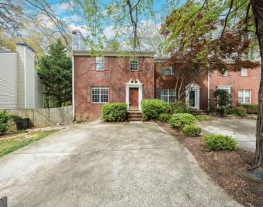 635 Anderson Walk - Photo Thumbnail 3