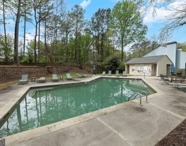 635 Anderson Walk - Photo Thumbnail 35