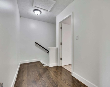 635 Anderson Walk - Photo Thumbnail 16