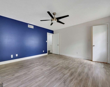 635 Anderson Walk - Photo Thumbnail 18