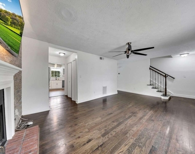635 Anderson Walk - Photo Thumbnail 7