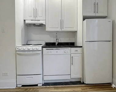 East 51st Street - Photo Thumbnail 3