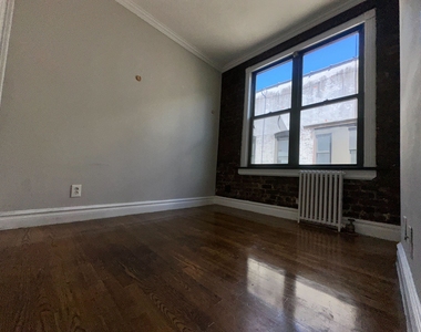 East 13th Street - Photo Thumbnail 4