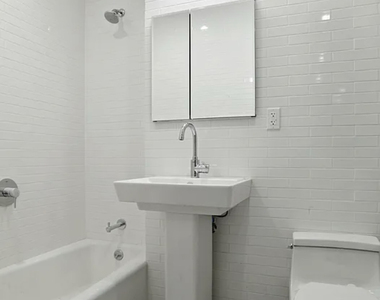 121 Madison Avenue - Photo Thumbnail 4