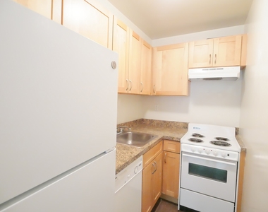 423 East 90th Street - Photo Thumbnail 3