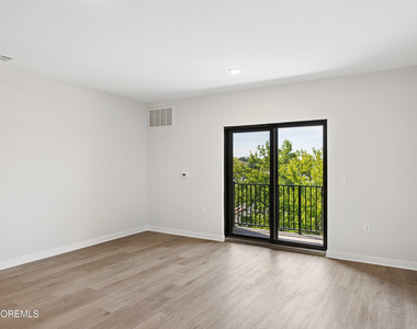 301 Memorial Drive - Photo Thumbnail 10