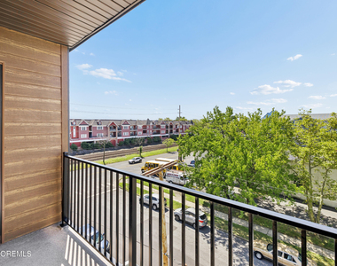 301 Memorial Drive - Photo Thumbnail 11
