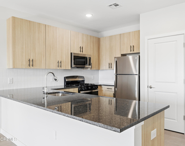 301 Memorial Drive - Photo Thumbnail 7