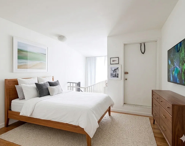 220 East 24th Street - Photo Thumbnail 5
