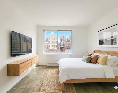 220 East 24th Street - Photo Thumbnail 3