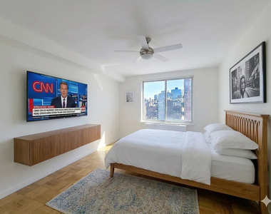 220 East 24th Street - Photo Thumbnail 4
