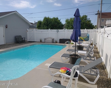 211 Trenton Avenue - Photo Thumbnail 7