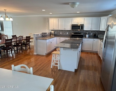 211 Trenton Avenue - Photo Thumbnail 12