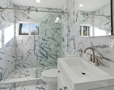105 Floyd Lane - Photo Thumbnail 7
