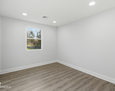105 Floyd Lane - Photo Thumbnail 11